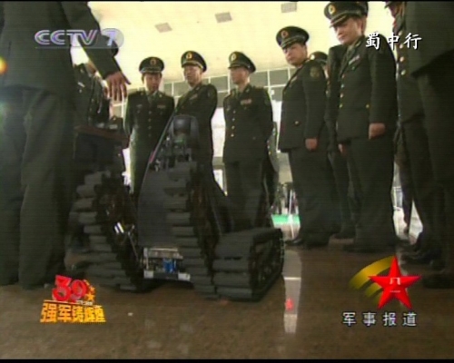 5c93aeff01065y0q.jpg