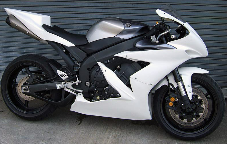 yamahaR1fullBike.jpg